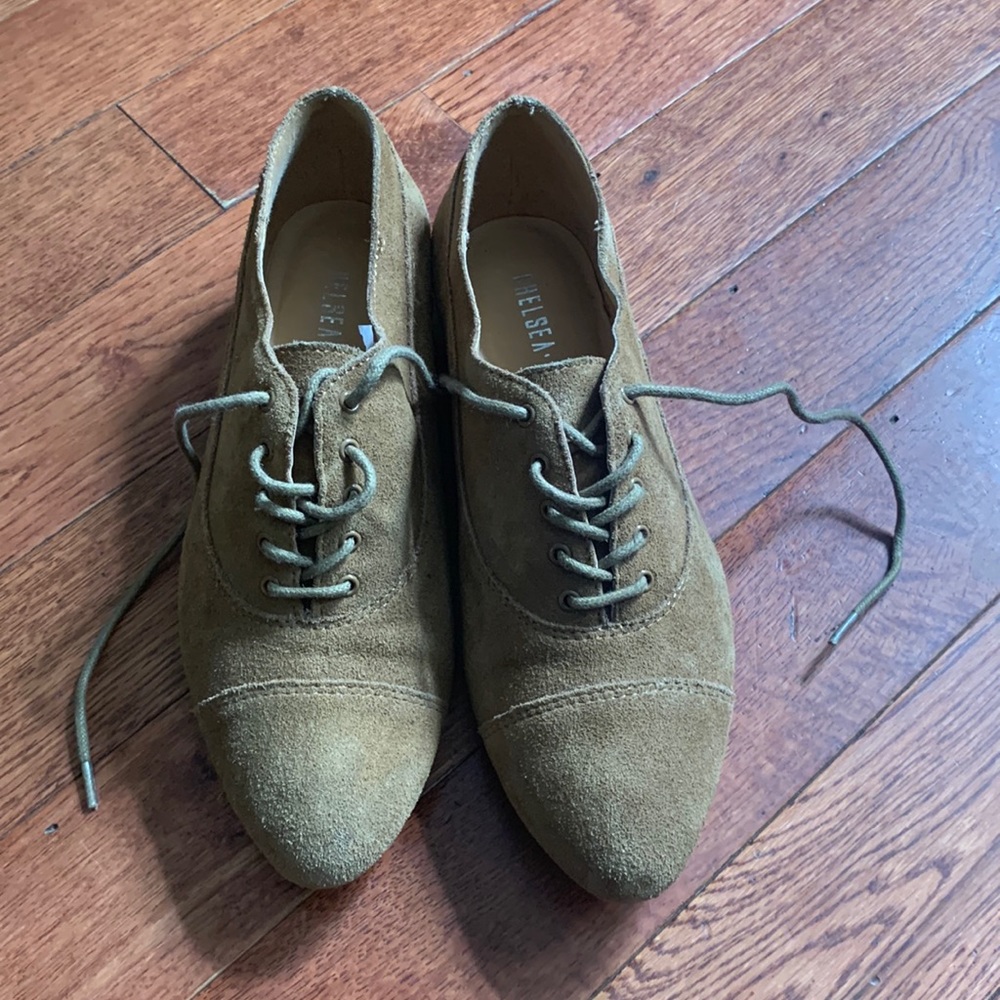 Chelsea Crew tan laced shoe